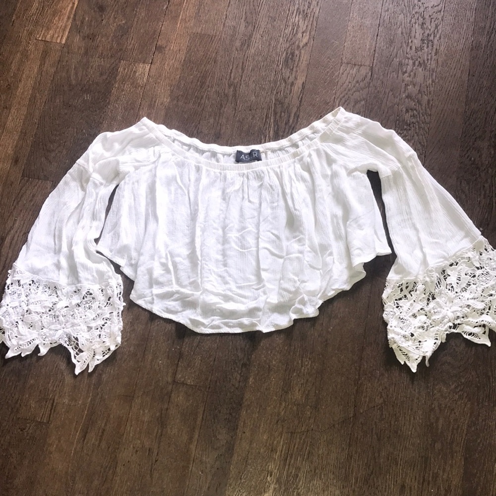 ASTR - flowey off-shoulder crop top